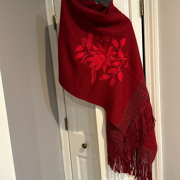 Embroidered baby alpaca & silk shawl scarf! - Picture 3 of 5